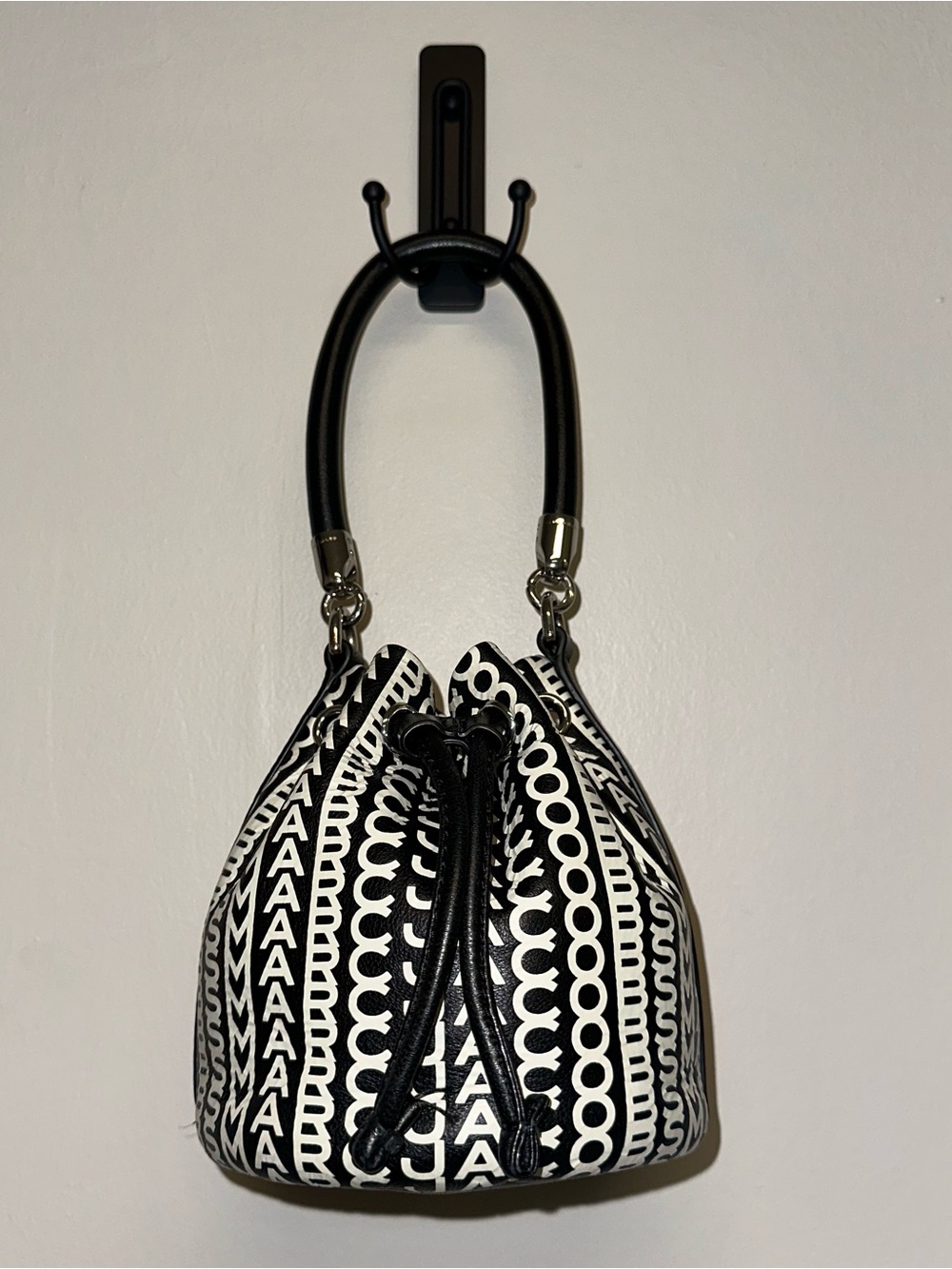 Marc Jacobs The Monogram Leather Micro Bucket Bag, Black 🖤 - Picture 3 of 7